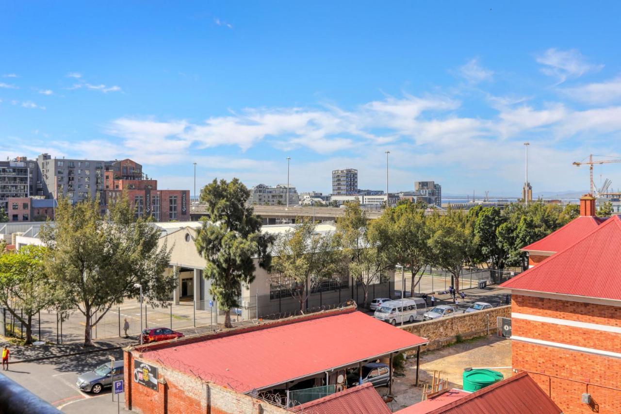 Apartment Authentic Near The Waterfront