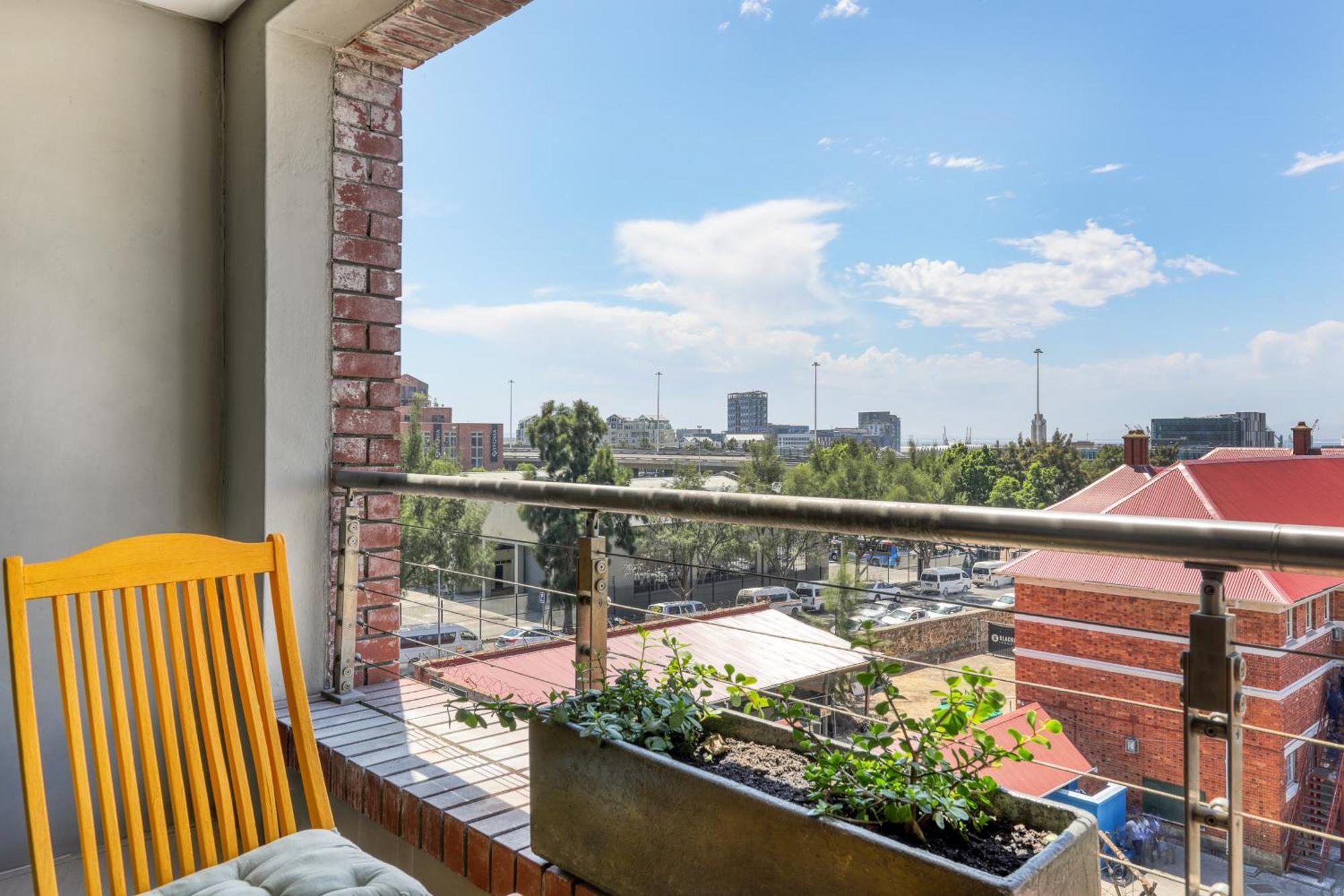 Apartment Authentic Near The Waterfront