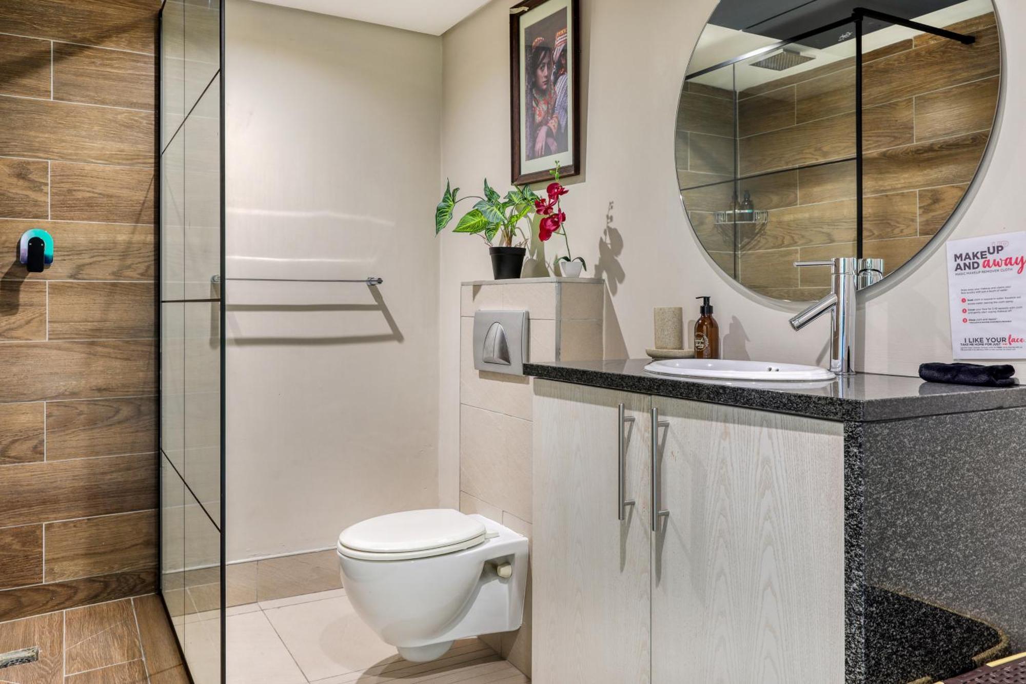 Authentic Near The Waterfront Apartment