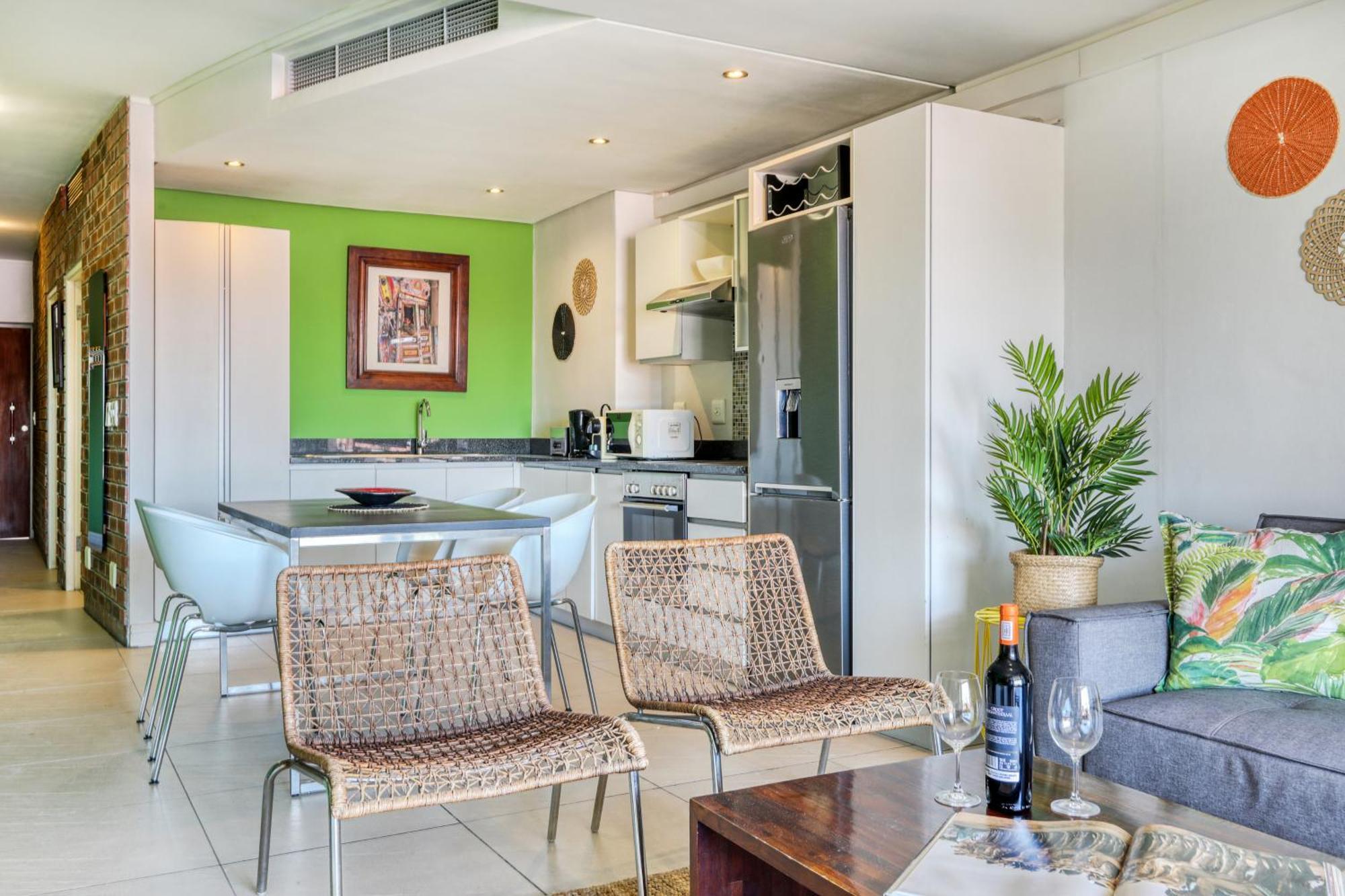 Authentic Near The Waterfront Apartment *